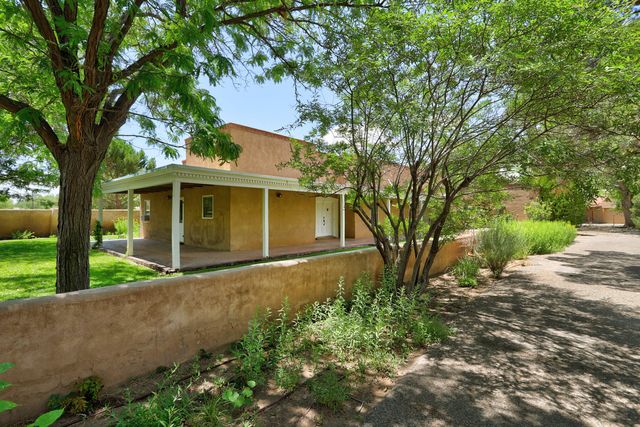 847 W La Entrada, Corrales, NM 87048