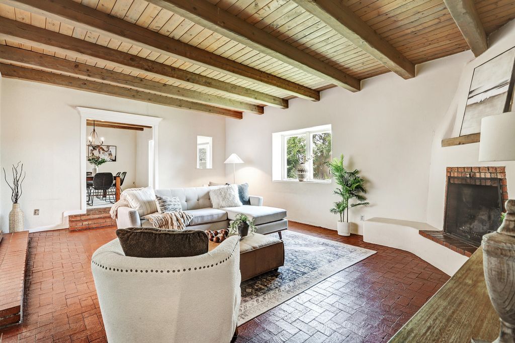 847 W La Entrada, Corrales, NM 87048