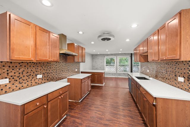 3205 Oak Court, Hazel Crest, IL 60429