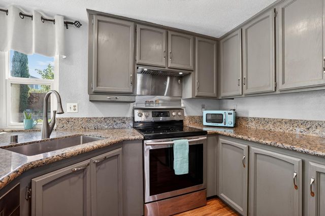 1360 Ridgerun Dr, Roseville, CA 95747