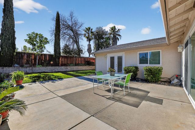 1360 Ridgerun Dr, Roseville, CA 95747