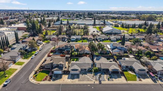 1360 Ridgerun Dr, Roseville, CA 95747