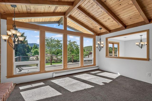 1568 Angelcrest Drive, Medford, OR 97504
