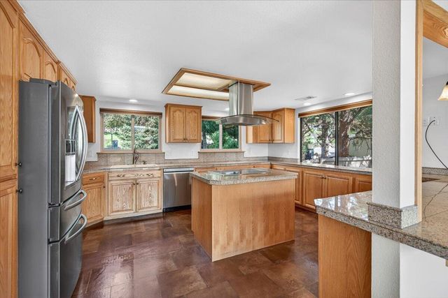 1568 Angelcrest Drive, Medford, OR 97504