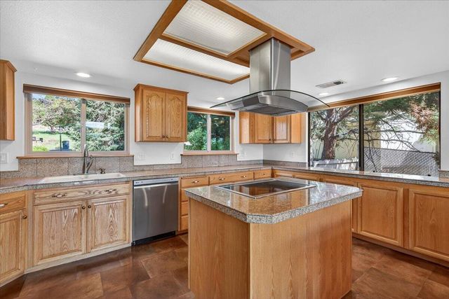 1568 Angelcrest Drive, Medford, OR 97504