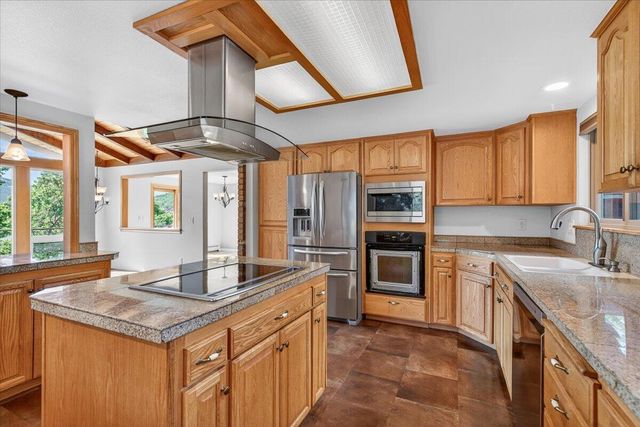 1568 Angelcrest Drive, Medford, OR 97504