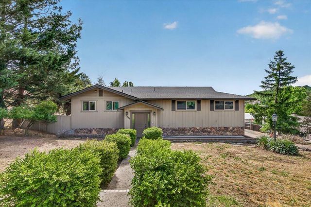 1568 Angelcrest Drive, Medford, OR 97504
