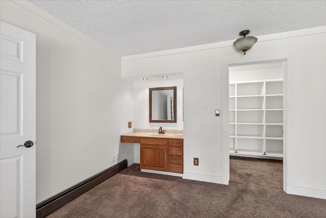 1568 Angelcrest Drive, Medford, OR 97504