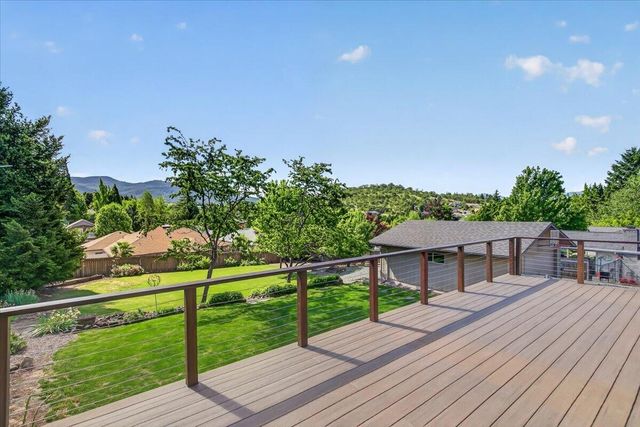 1568 Angelcrest Drive, Medford, OR 97504