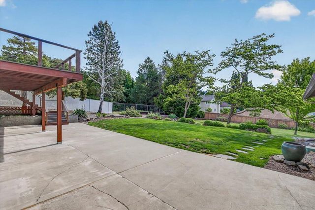 1568 Angelcrest Drive, Medford, OR 97504