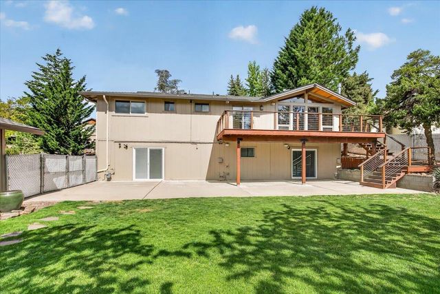 1568 Angelcrest Drive, Medford, OR 97504