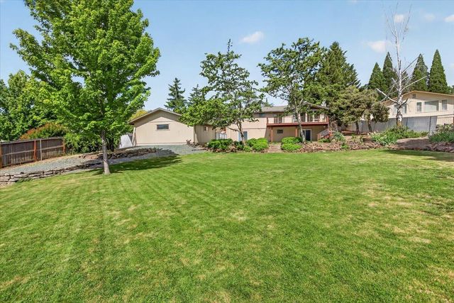 1568 Angelcrest Drive, Medford, OR 97504