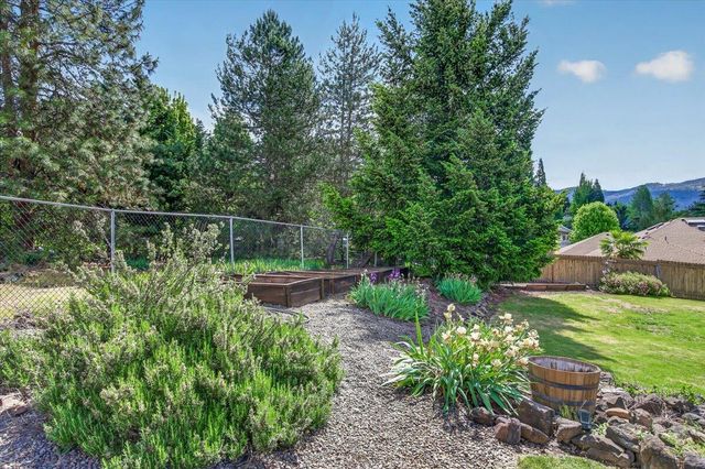1568 Angelcrest Drive, Medford, OR 97504