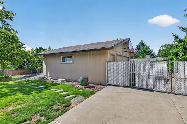 1568 Angelcrest Drive, Medford, OR 97504
