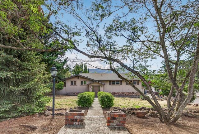 1568 Angelcrest Drive, Medford, OR 97504