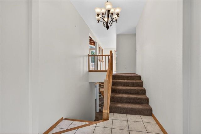 1568 Angelcrest Drive, Medford, OR 97504