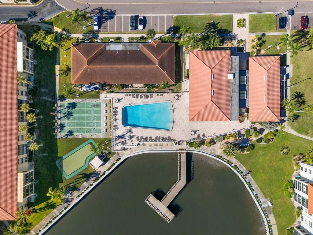 Image 2 of property listing at 19029 US HIGHWAY 19 N 13A, Clearwater, FL 33764