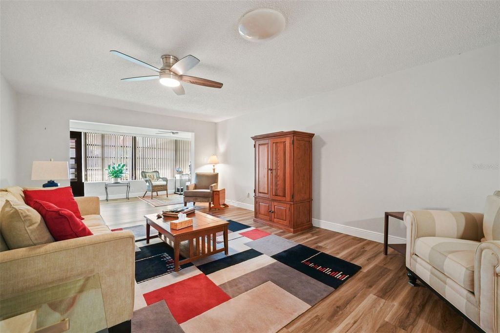 Image 13 of property listing at 19029 US HIGHWAY 19 N 13A, Clearwater, FL 33764