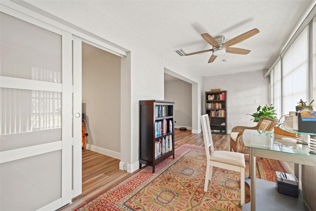 Image 18 of property listing at 19029 US HIGHWAY 19 N 13A, Clearwater, FL 33764