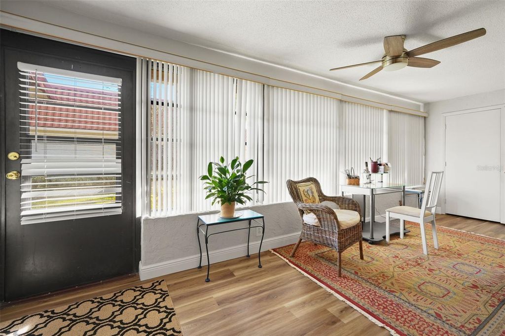 Image 21 of property listing at 19029 US HIGHWAY 19 N 13A, Clearwater, FL 33764