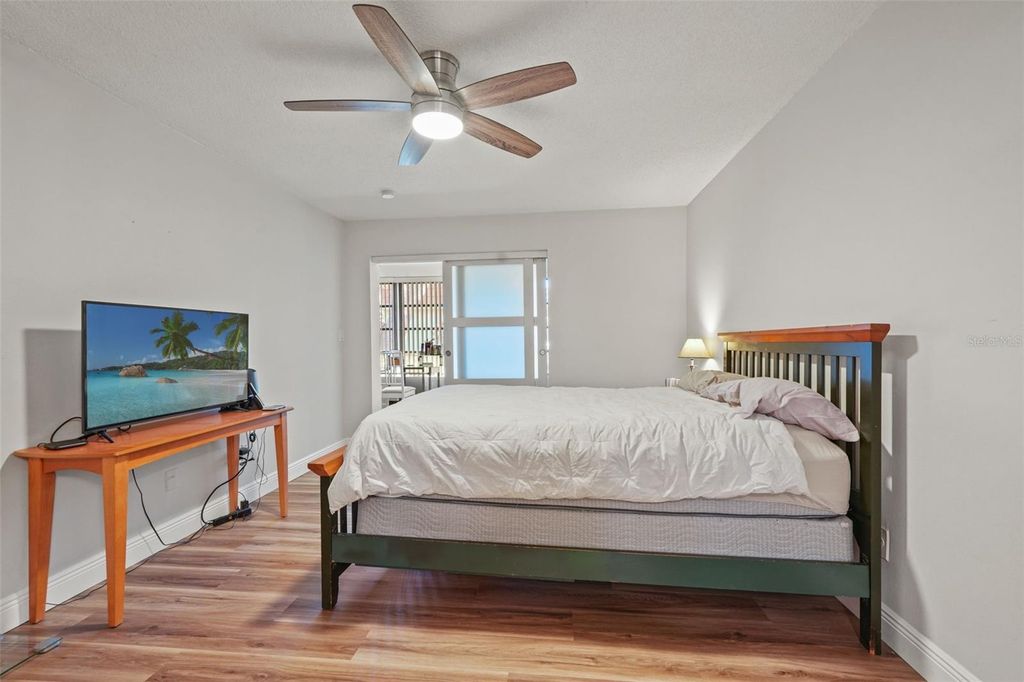 Image 24 of property listing at 19029 US HIGHWAY 19 N 13A, Clearwater, FL 33764