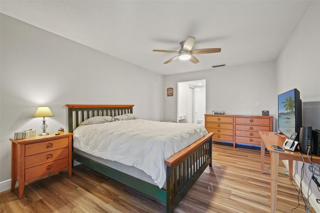 Image 25 of property listing at 19029 US HIGHWAY 19 N 13A, Clearwater, FL 33764