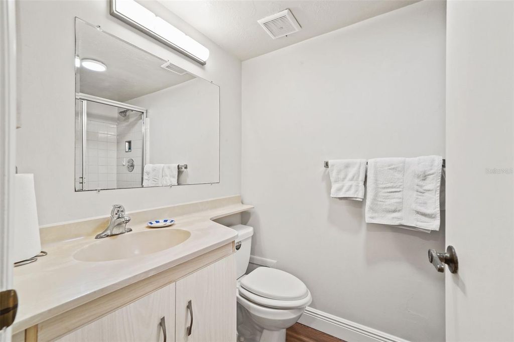 Image 27 of property listing at 19029 US HIGHWAY 19 N 13A, Clearwater, FL 33764