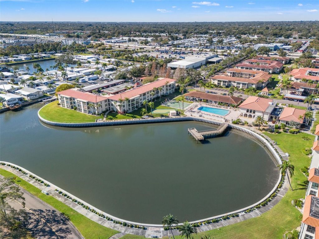 Image 36 of property listing at 19029 US HIGHWAY 19 N 13A, Clearwater, FL 33764