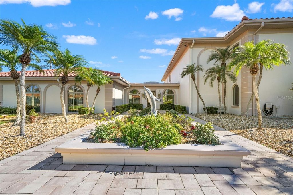 Image 37 of property listing at 19029 US HIGHWAY 19 N 13A, Clearwater, FL 33764