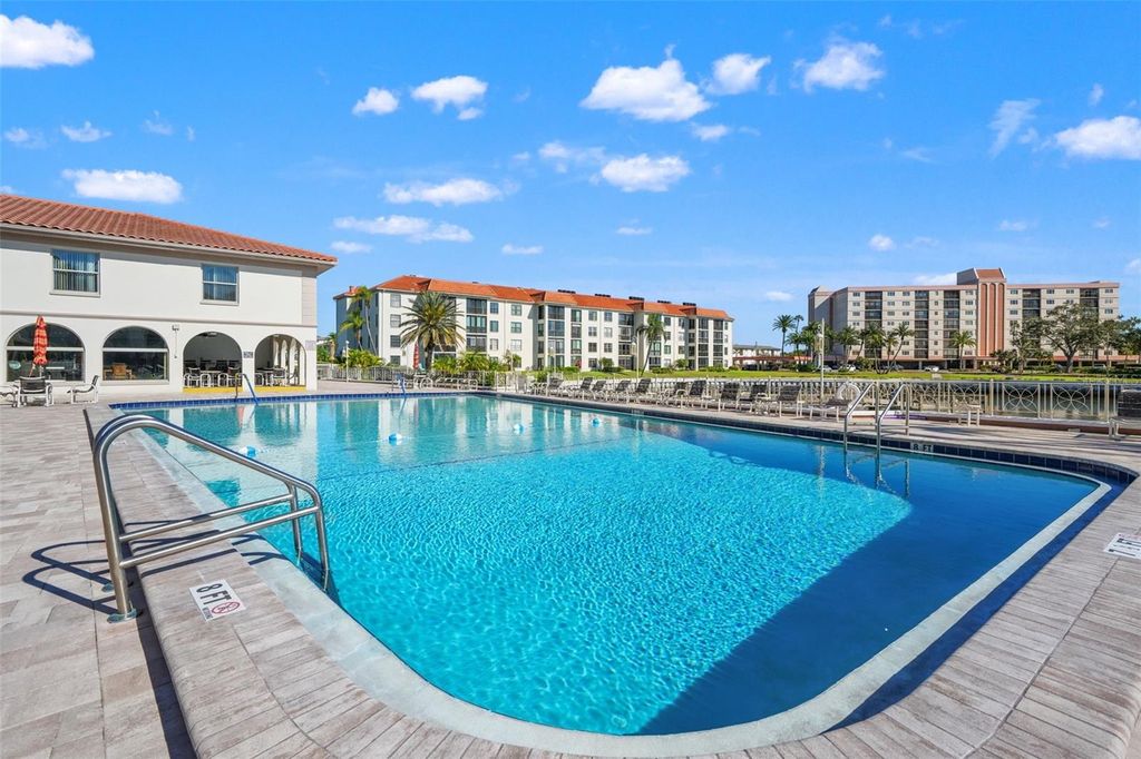 Image 41 of property listing at 19029 US HIGHWAY 19 N 13A, Clearwater, FL 33764