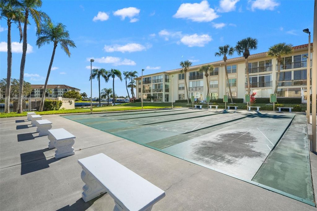 Image 42 of property listing at 19029 US HIGHWAY 19 N 13A, Clearwater, FL 33764