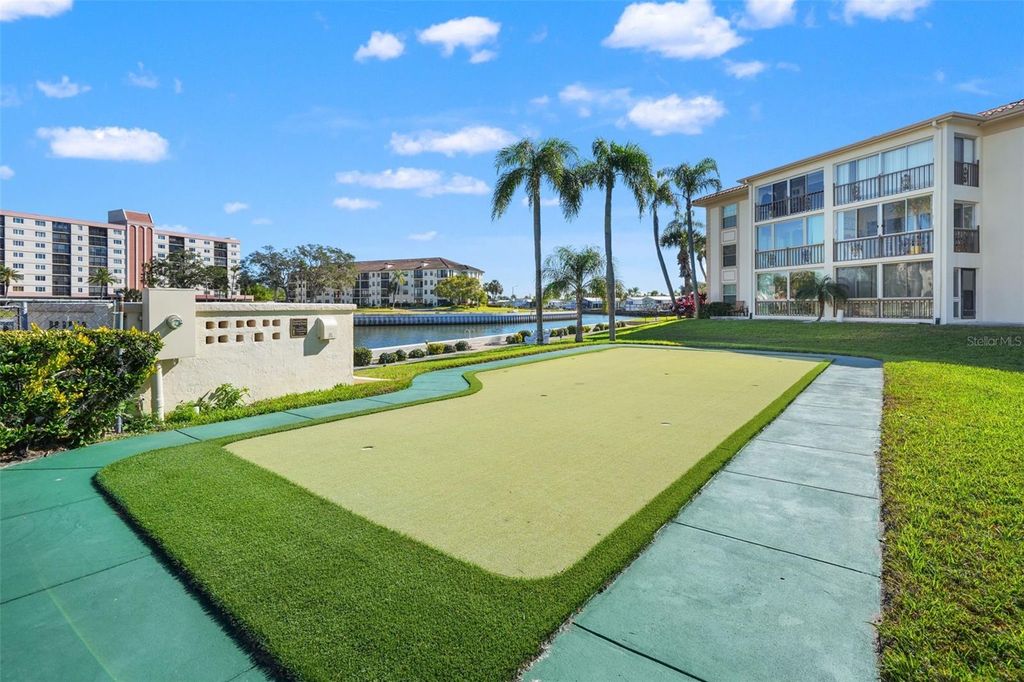 Image 43 of property listing at 19029 US HIGHWAY 19 N 13A, Clearwater, FL 33764