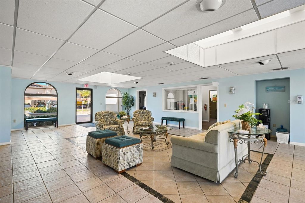 Image 52 of property listing at 19029 US HIGHWAY 19 N 13A, Clearwater, FL 33764