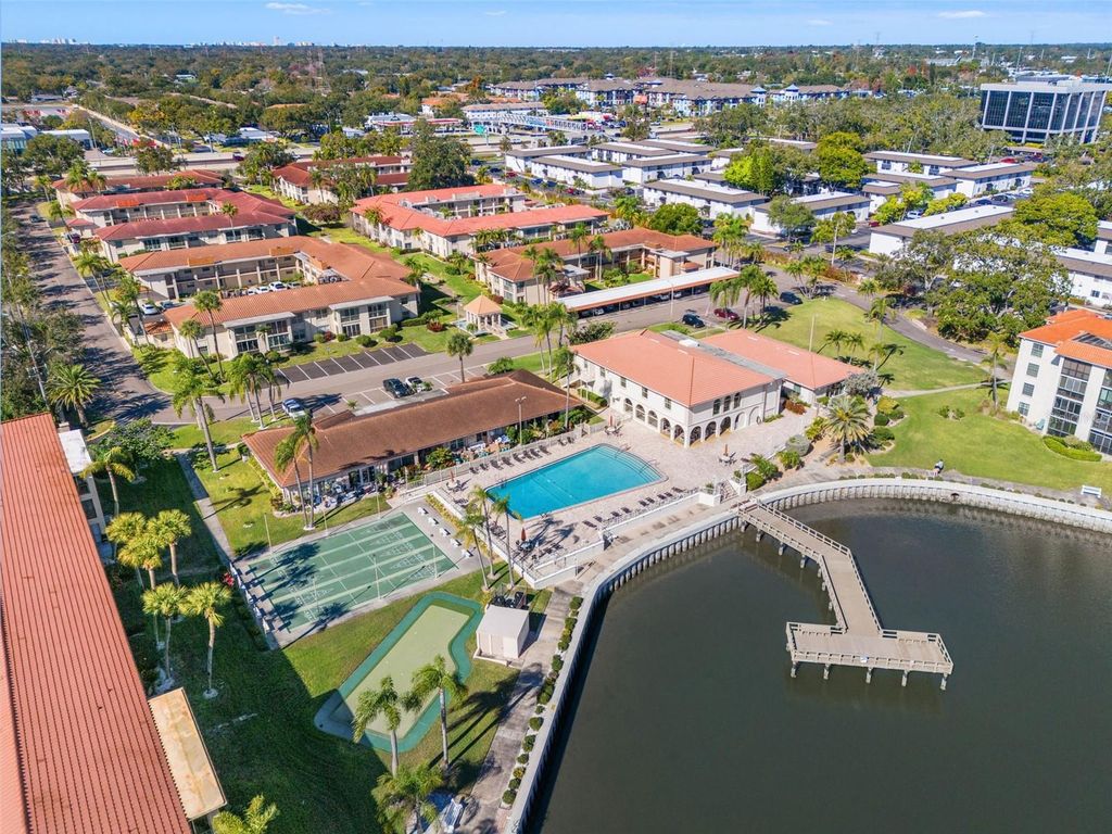 Image 62 of property listing at 19029 US HIGHWAY 19 N 13A, Clearwater, FL 33764