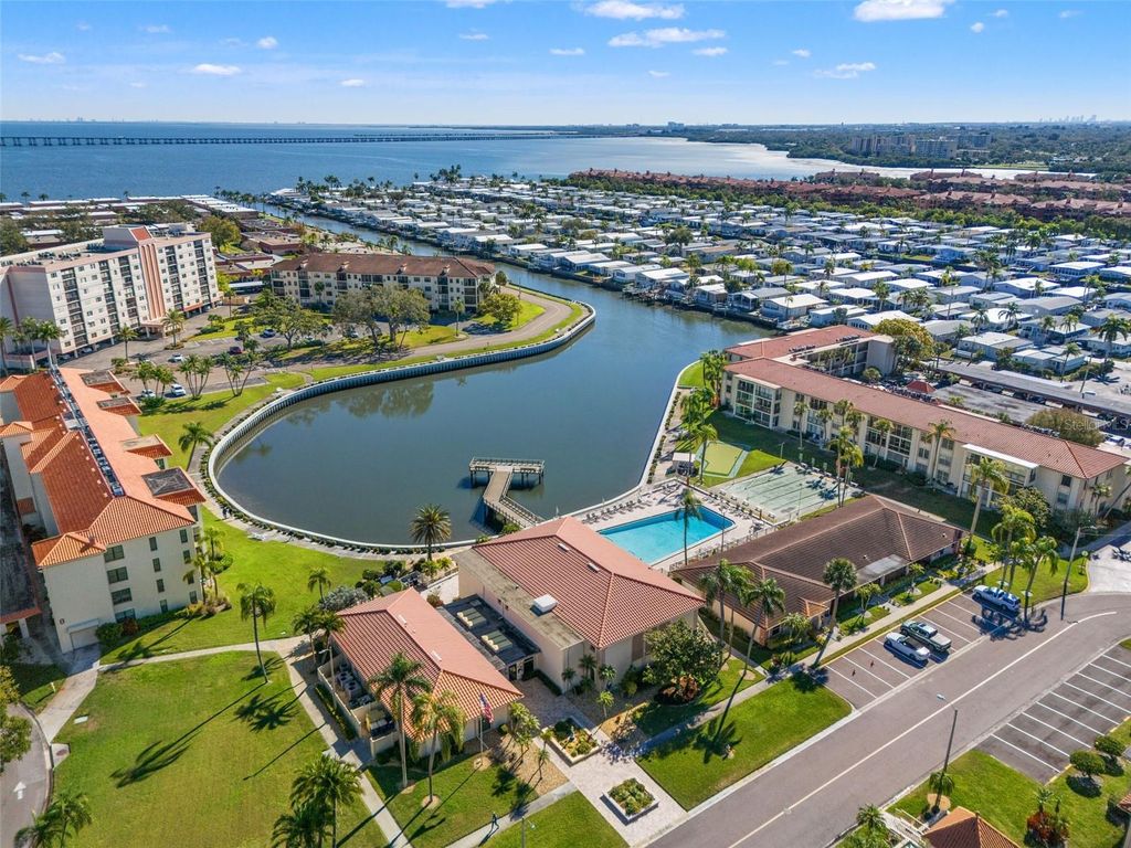 Image 64 of property listing at 19029 US HIGHWAY 19 N 13A, Clearwater, FL 33764