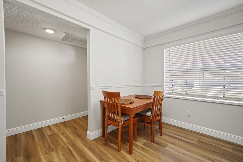 Image 9 of property listing at 19029 US HIGHWAY 19 N 13A, Clearwater, FL 33764