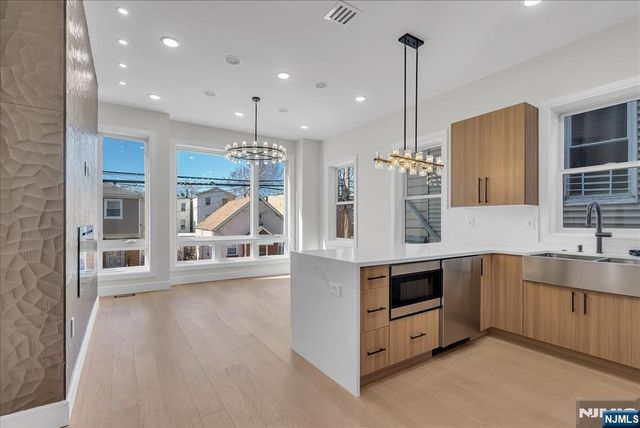206 Clendenny Avenue 1, Jersey City, NJ 07304