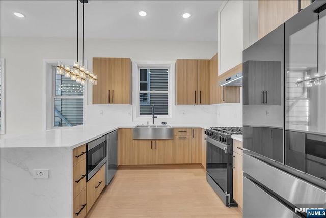 206 Clendenny Avenue 1, Jersey City, NJ 07304