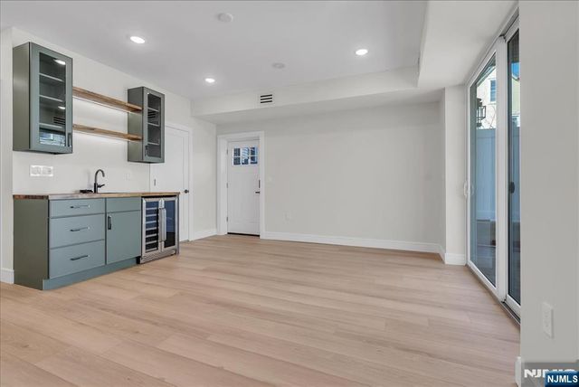 206 Clendenny Avenue 1, Jersey City, NJ 07304