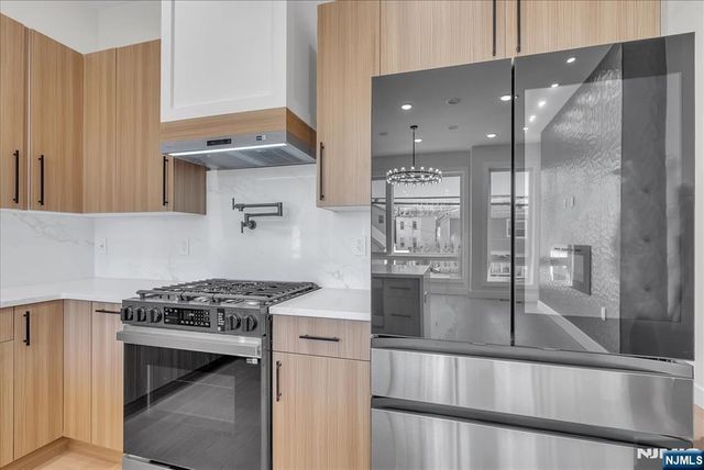 206 Clendenny Avenue 1, Jersey City, NJ 07304
