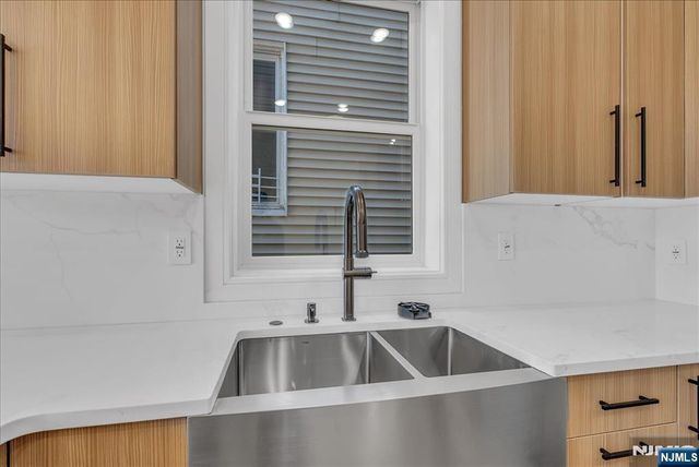 206 Clendenny Avenue 1, Jersey City, NJ 07304