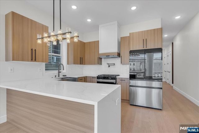 206 Clendenny Avenue 1, Jersey City, NJ 07304