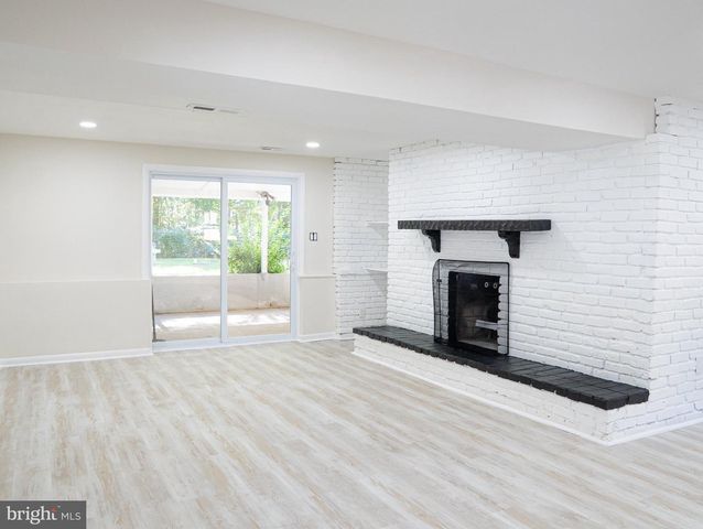 150 NELSON DR, Williamstown, NJ 08094