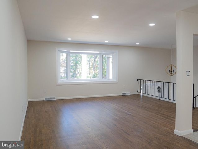 150 NELSON DR, Williamstown, NJ 08094