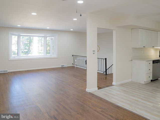 150 NELSON DR, Williamstown, NJ 08094