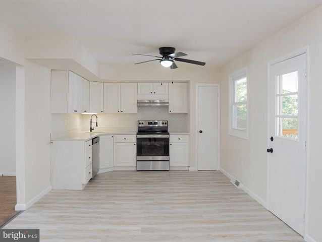 150 NELSON DR, Williamstown, NJ 08094
