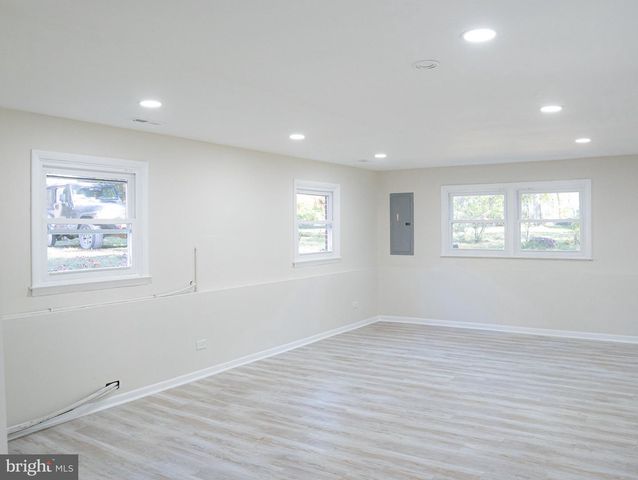 150 NELSON DR, Williamstown, NJ 08094