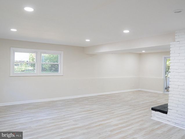 150 NELSON DR, Williamstown, NJ 08094