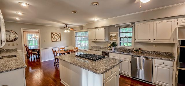 8441 SANDY BERRY CV, Germantown, TN 38138