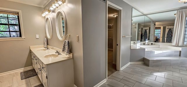 8441 SANDY BERRY CV, Germantown, TN 38138